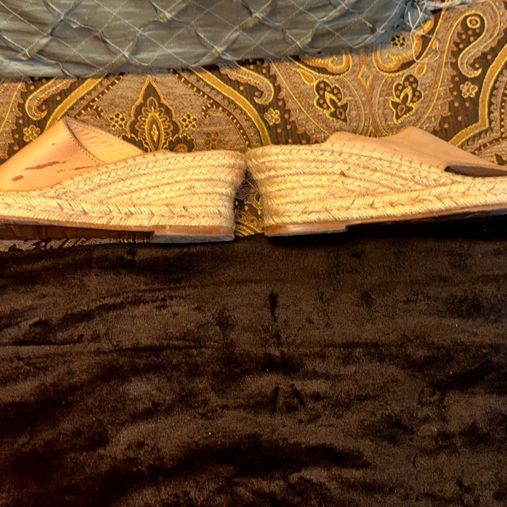 Burberry Cream Tan Espadrilles with Classic Style - Picture 3 of 7